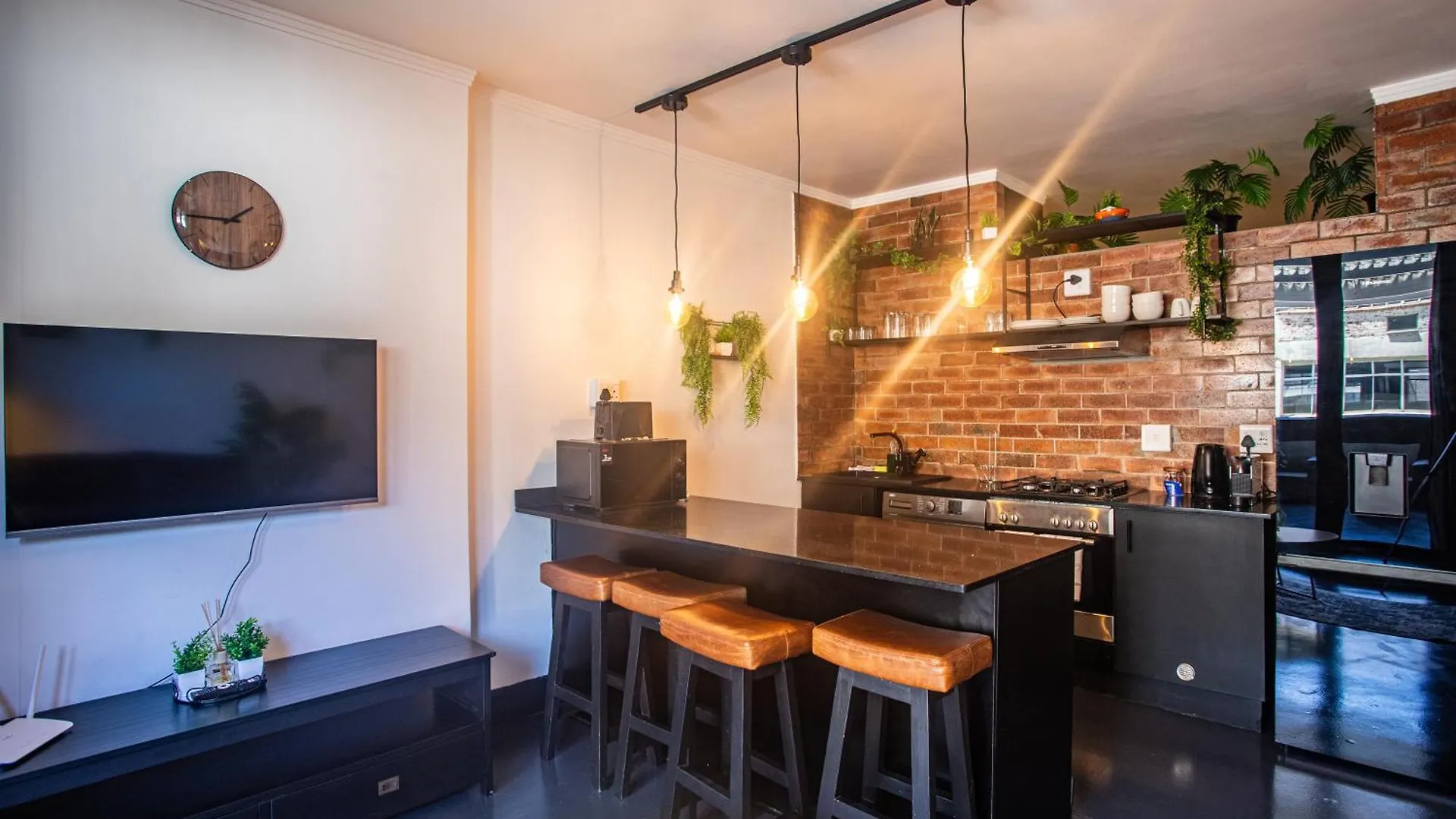 Four Seasons - Stunning Apartment In The Heart Of Town! Cape Town
