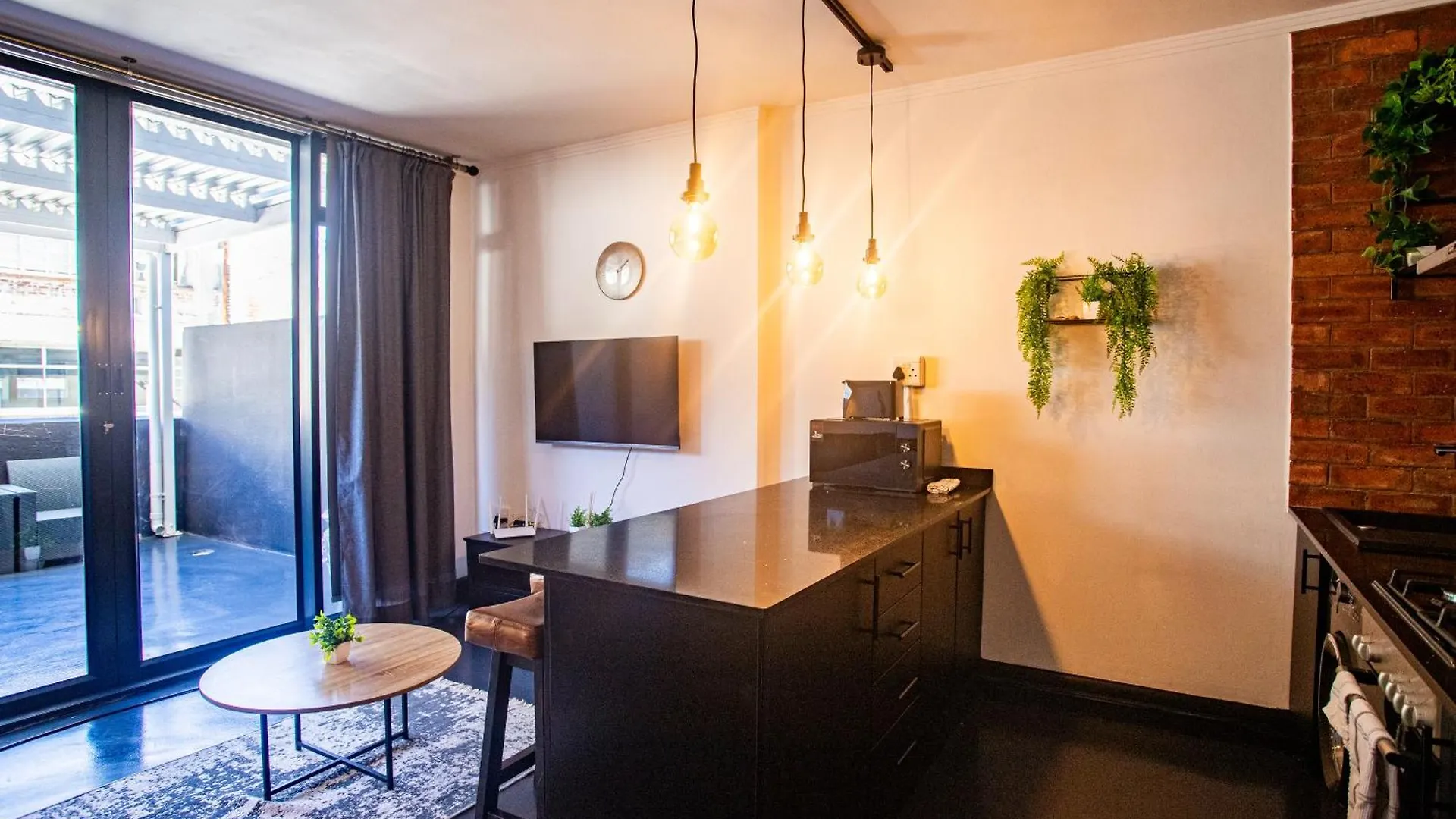 Four Seasons - Stunning Apartment In The Heart Of Town! Cape Town