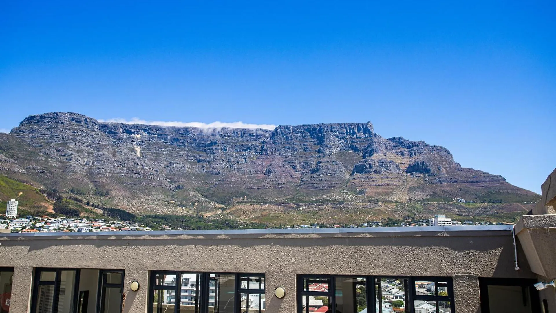 Four Seasons - Stunning Apartment In The Heart Of Town! Cape Town