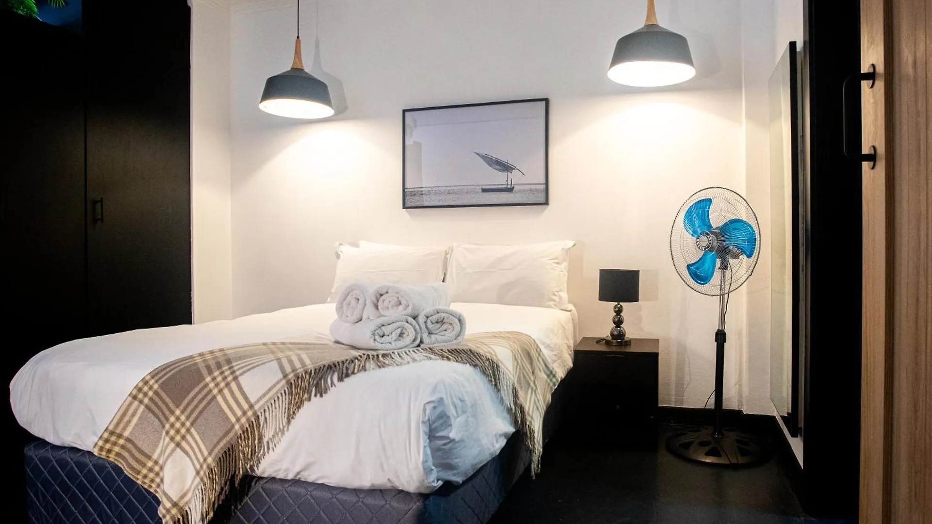 Four Seasons - Stunning Apartment In The Heart Of Town! Cape Town South Africa