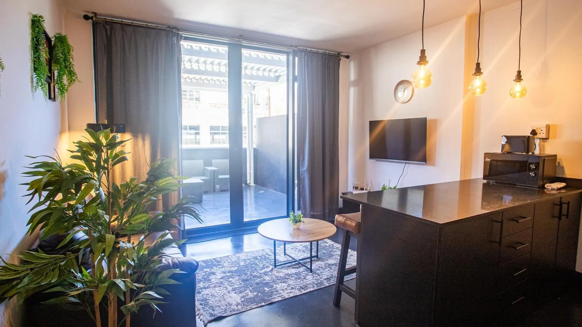 Four Seasons - Stunning Apartment In The Heart Of Town! Cape Town South Africa