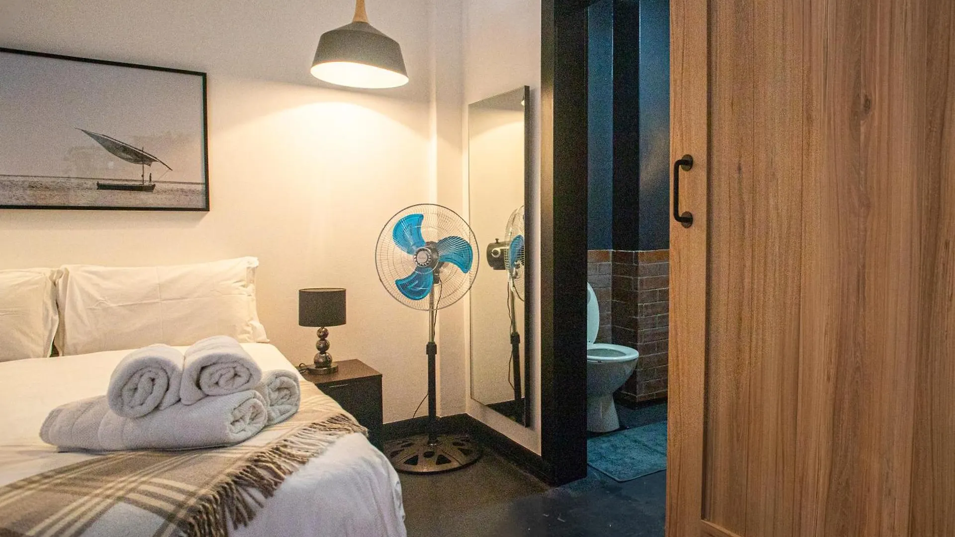 Four Seasons - Stunning Apartment In The Heart Of Town! Cape Town