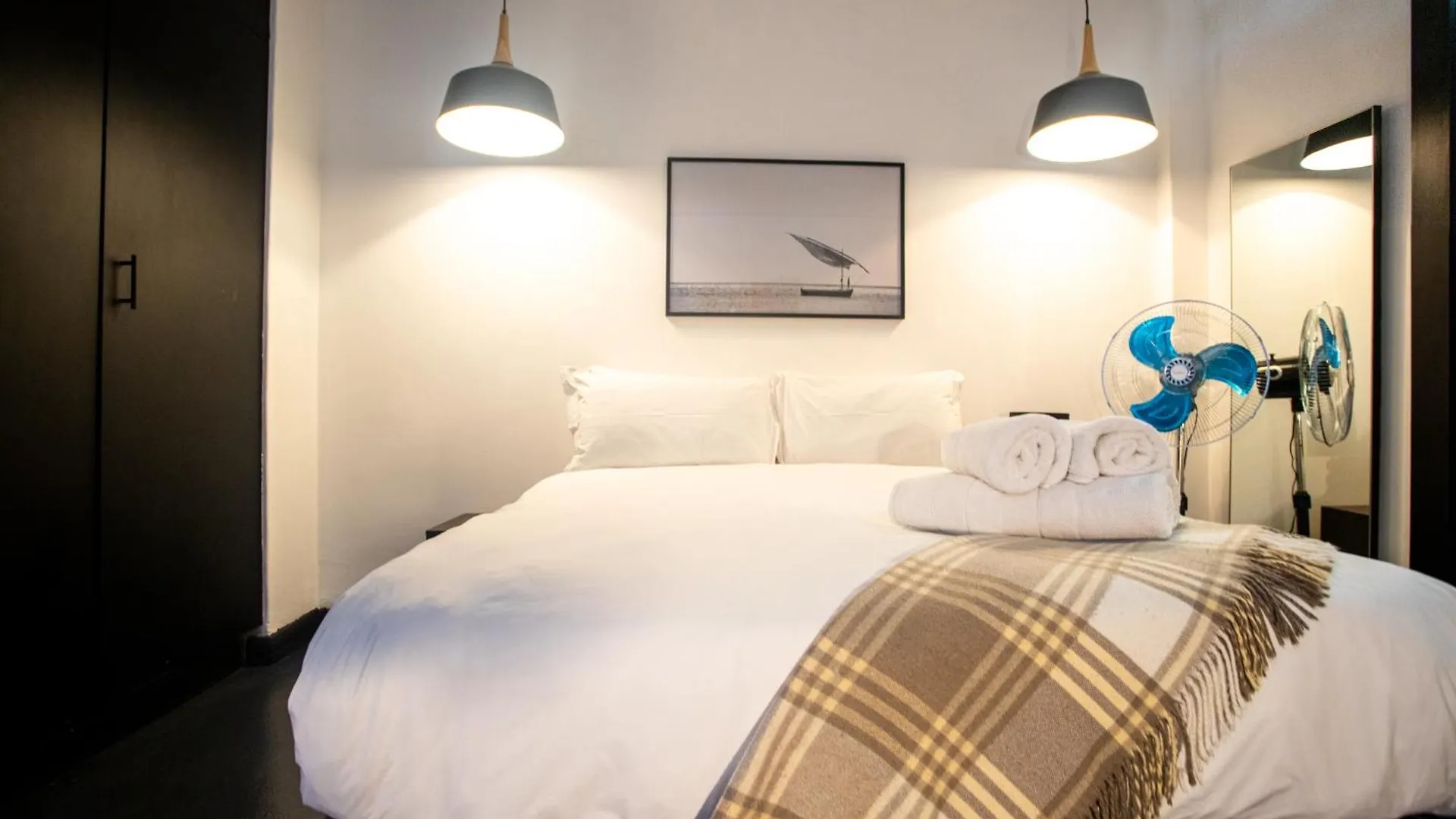 Four Seasons - Stunning Apartment In The Heart Of Town! Cape Town South Africa