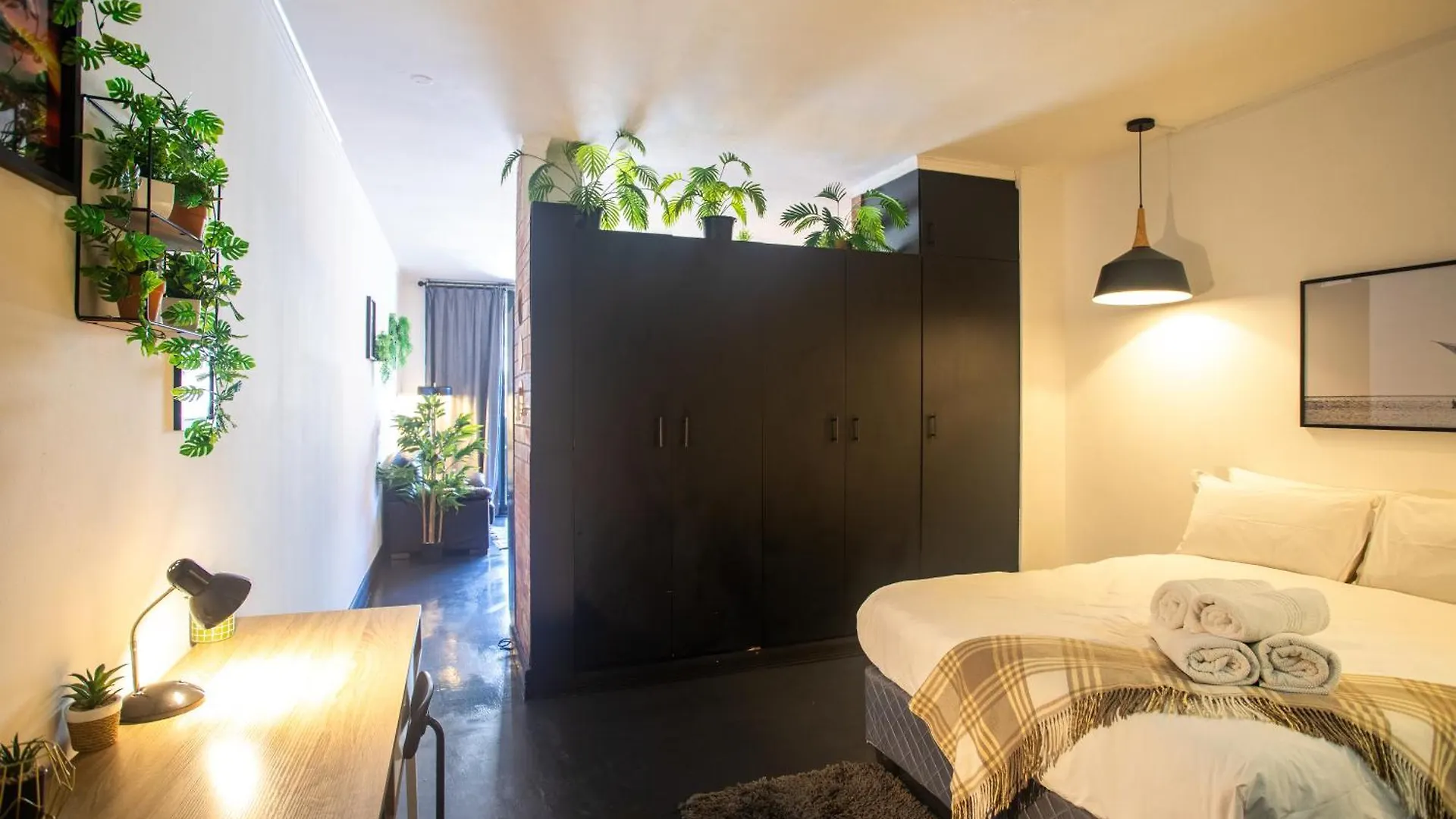Four Seasons - Stunning Apartment In The Heart Of Town! Cape Town South Africa