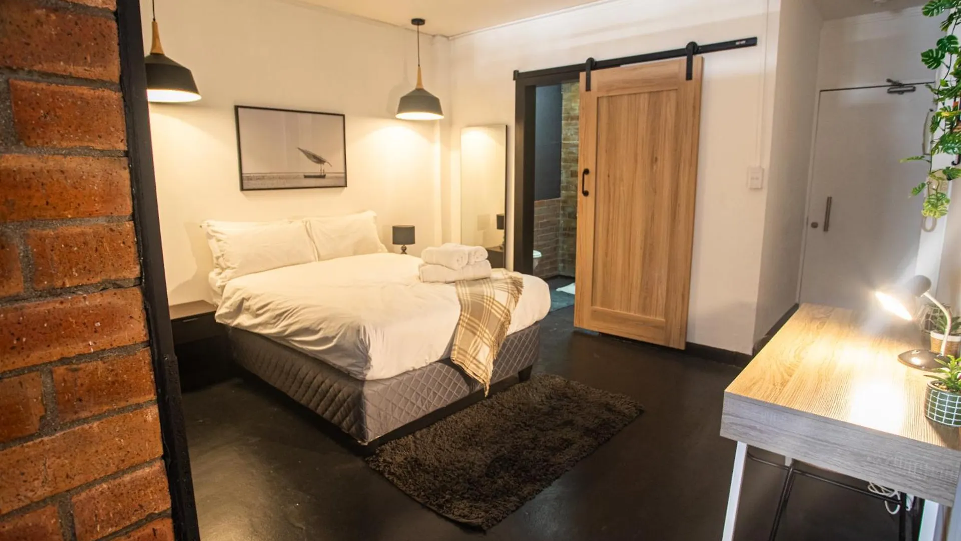 Four Seasons - Stunning Apartment In The Heart Of Town! Cape Town