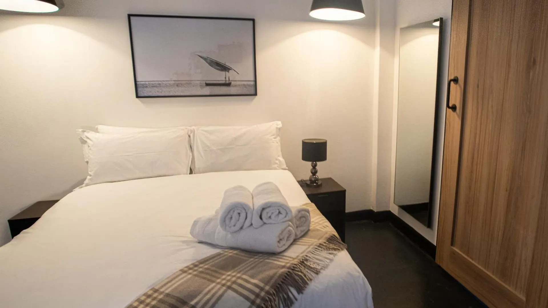 Four Seasons - Stunning Apartment In The Heart Of Town! Cape Town